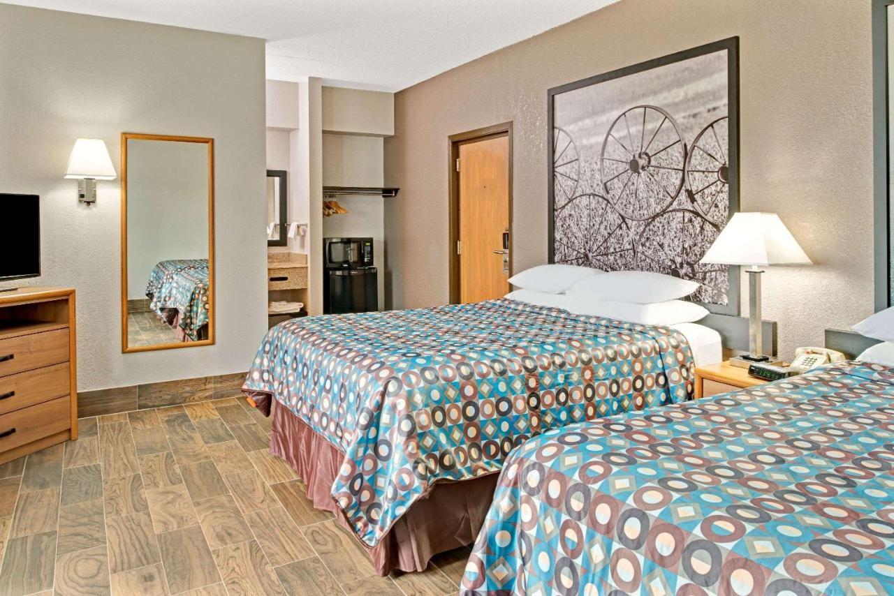 Super 8 By Wyndham Walnut Hotel Bagian luar foto